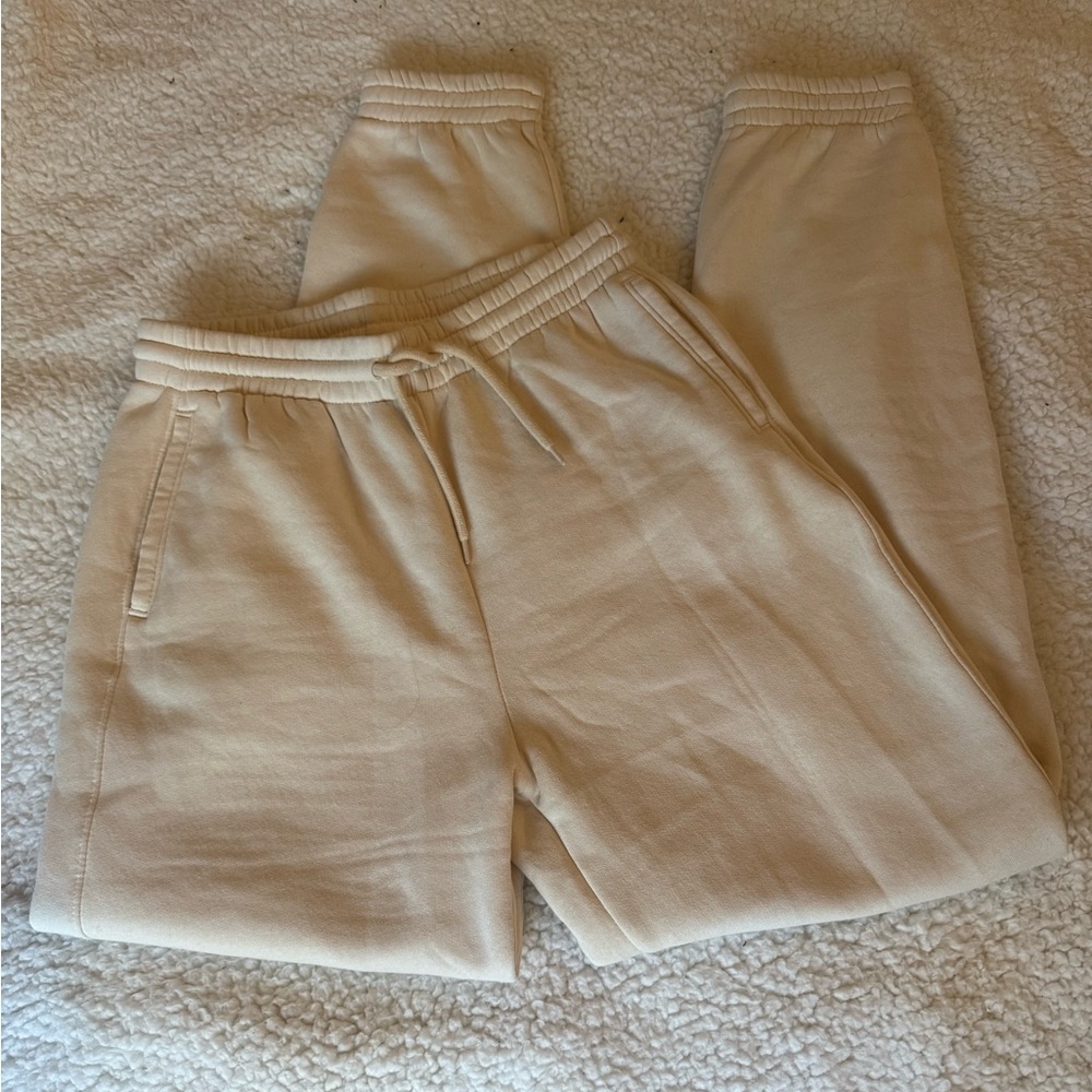 H&M cream jogger sweatpants never worn brand new size small